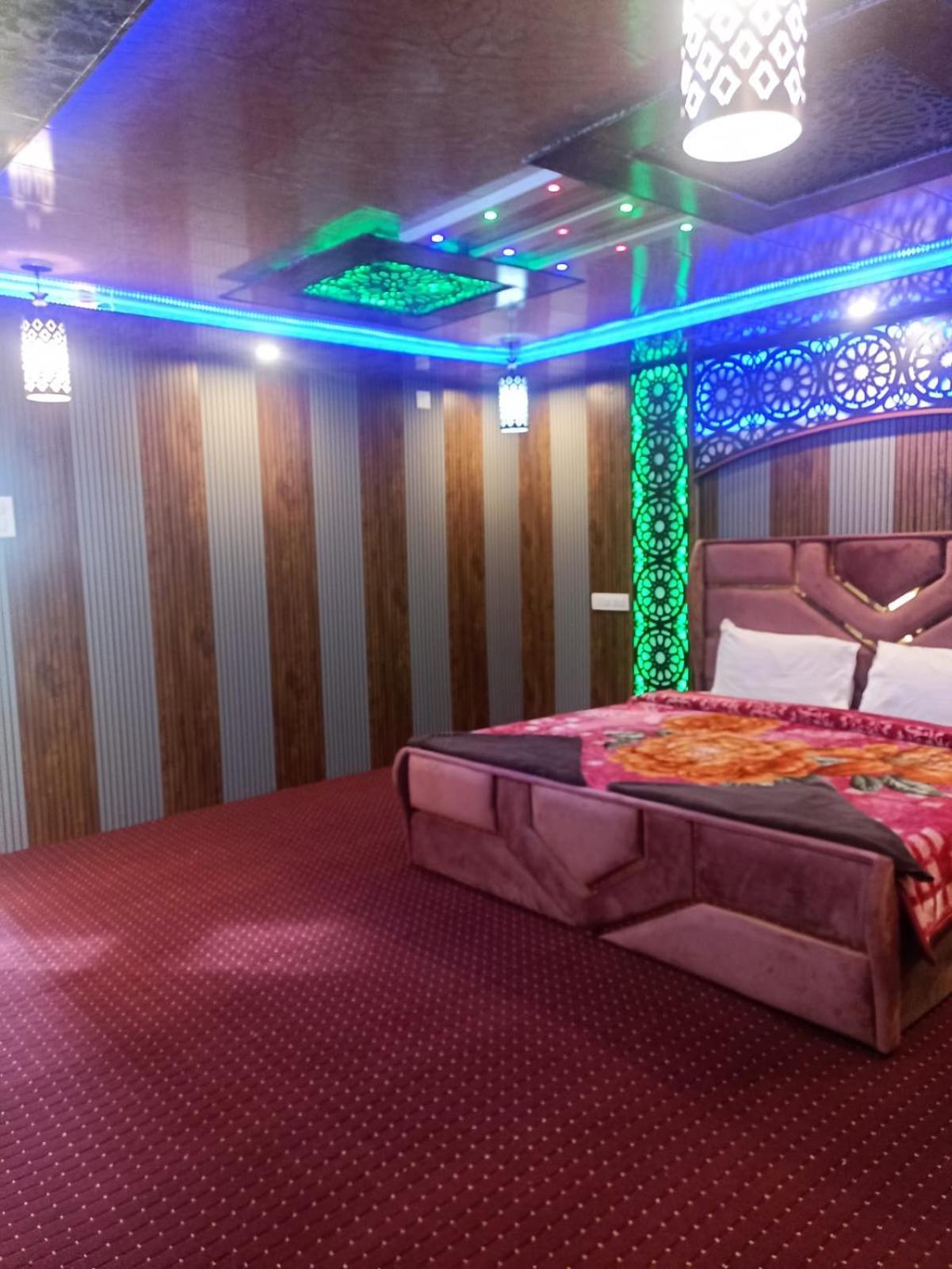 Backyard Stays With Dal Lake View Srīnagar 외부 사진