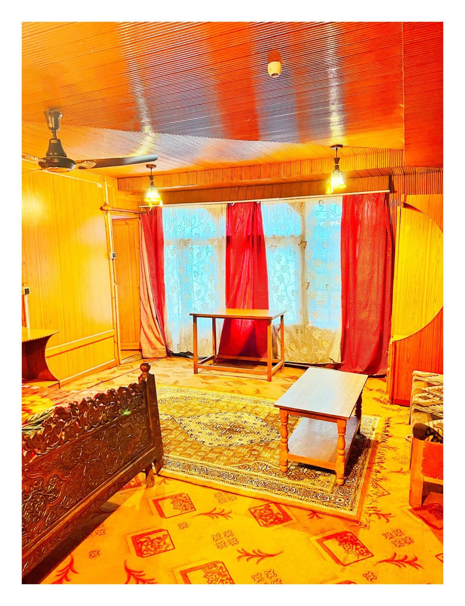 Backyard Stays With Dal Lake View Srīnagar 외부 사진